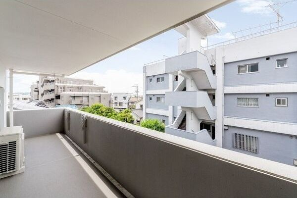 RESIDENCE　KIKUZAKAのバルコニー