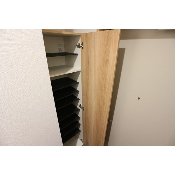 REGALEST WOOD TERRACE JOSHINの玄関|玄関収納有　同シリーズの内装写真となります