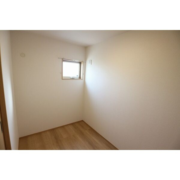REGALEST WOOD TERRACE JOSHINの収納|洋室　同シリーズの内装写真となります