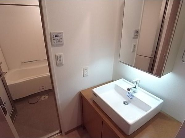 グラン・アベニュー 栄の洗面所|※別部屋写真となります