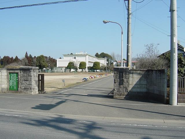 遠山小学校まで720ｍ