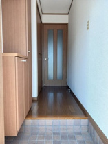 落ち着いた玄関です