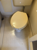 落ち着いた色調のトイレです