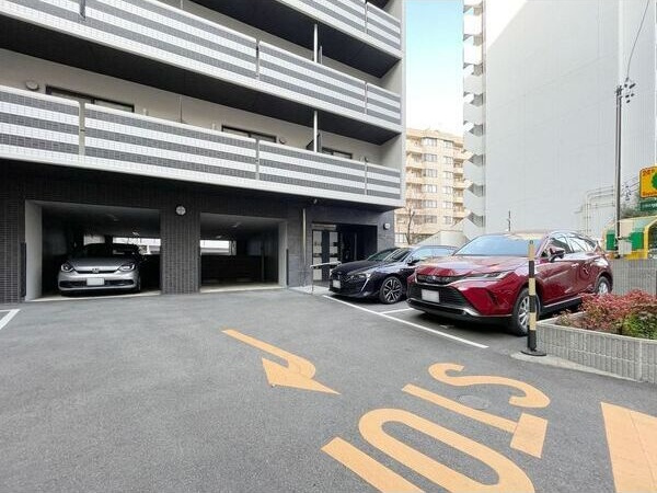 GRANDUKE東桜の駐車場
