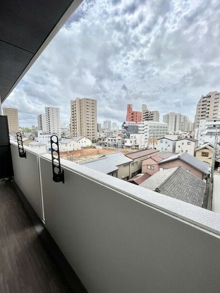GRANDUKE代官町reversoのバルコニー
