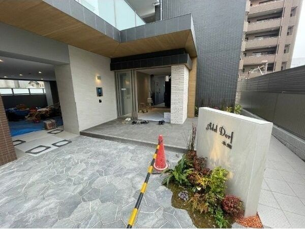 Adel Dorf 本郷のエントランス
