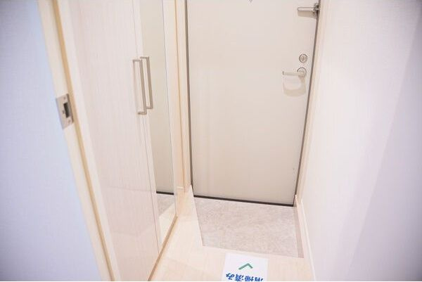ハーモニーテラス新栄の玄関