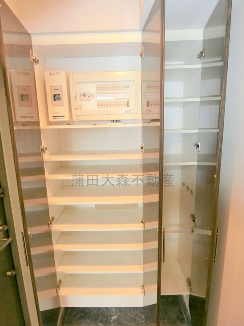 クレッセント萩中の設備|玄関収納