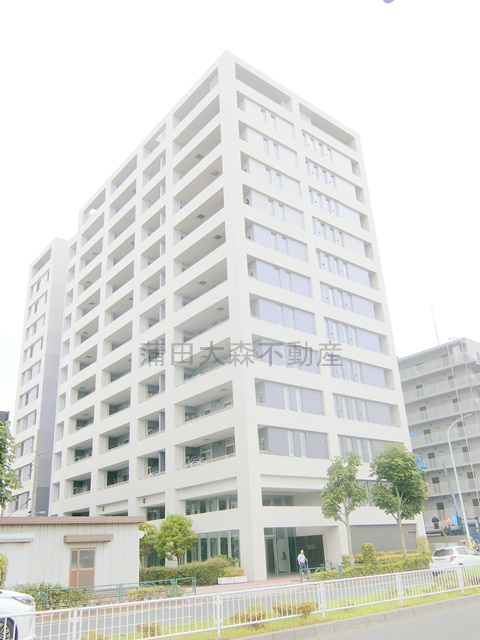 クレッセント萩中の外観|2009年2月築　RC鉄筋コンクリート造地上13階建て総戸数90戸
東京都大田区萩中2丁目　京急空港線糀谷駅近最寄り徒歩5分、大鳥居駅徒歩8分