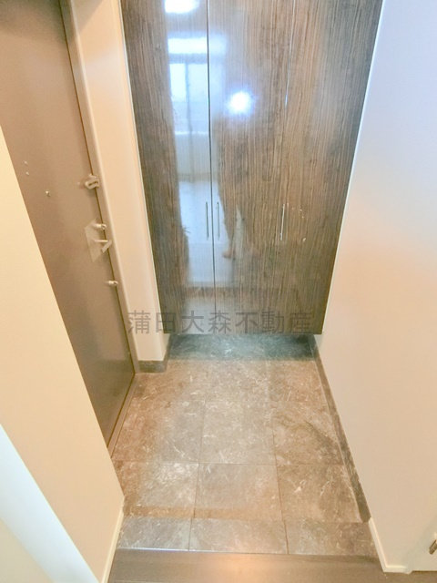 クレッセント萩中のエントランス