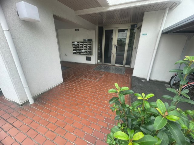 中西第3マンションのエントランス