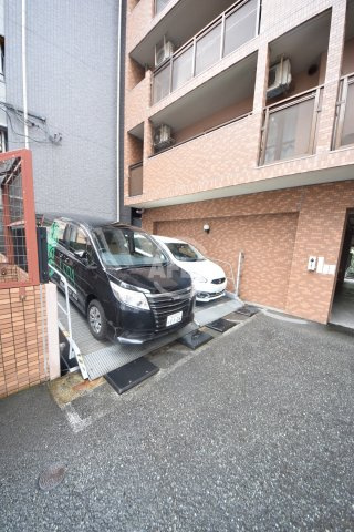 パインコート松屋町　中央小学校区の駐車場|パインコート松屋町　駐車場