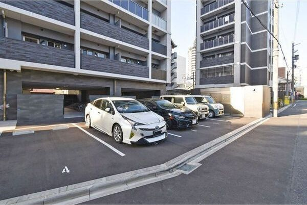 エステムコート名古屋新栄Ⅳネストの駐車場