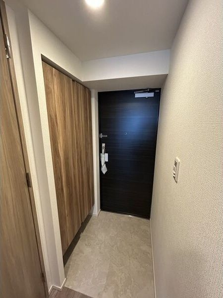 S-RESIDENCE桜本町awesomeの玄関