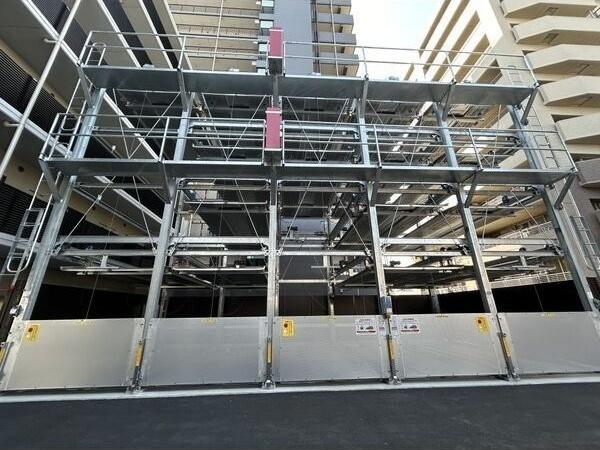 S-RESIDENCE桜本町awesomeの駐車場