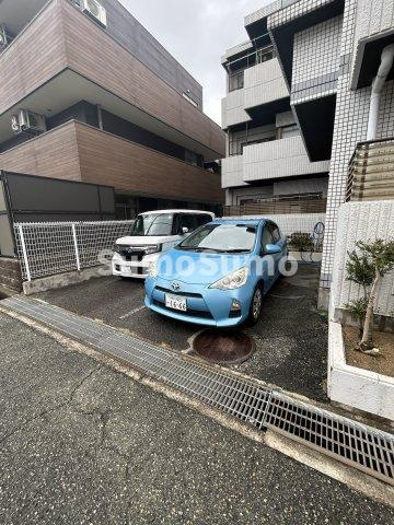 コートラヴィーニアの駐車場