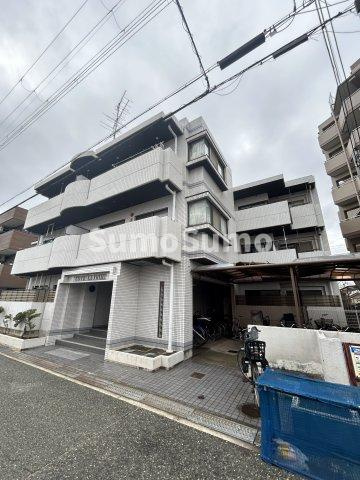 コートラヴィーニアの外観
