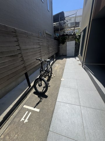 下三条町ソラノマの駐車場