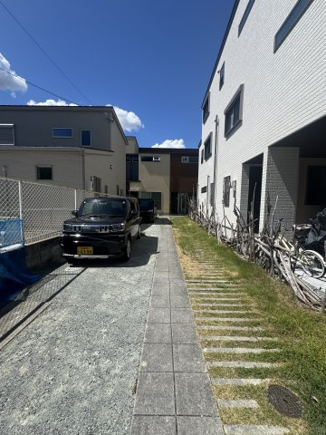 下三条町ソラノマの駐車場