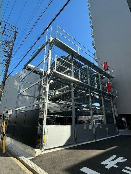 CREST TAPP平安通の駐車場