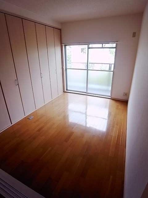 松園ハイツの寝室