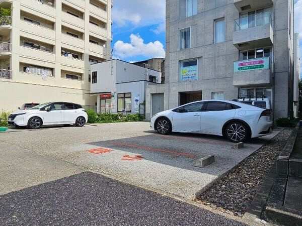 TASHIRO71の駐車場