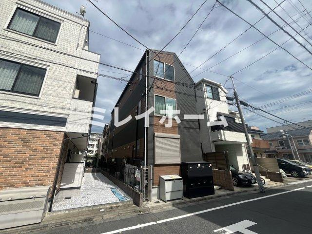 ザルームス羽田のエントランス