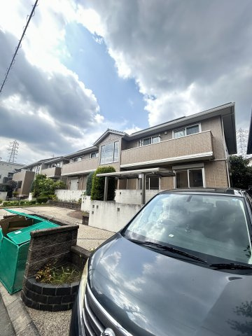 ヴィラ・デュオB棟の駐車場