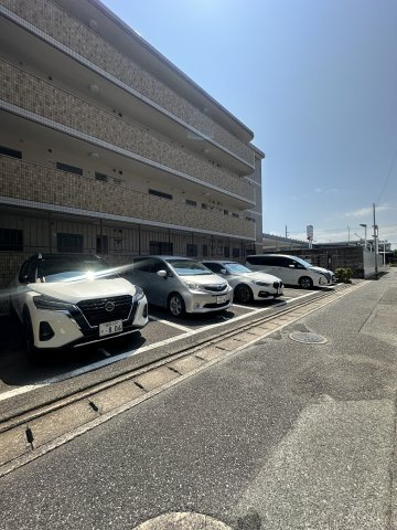 プラムハイツ１の駐車場