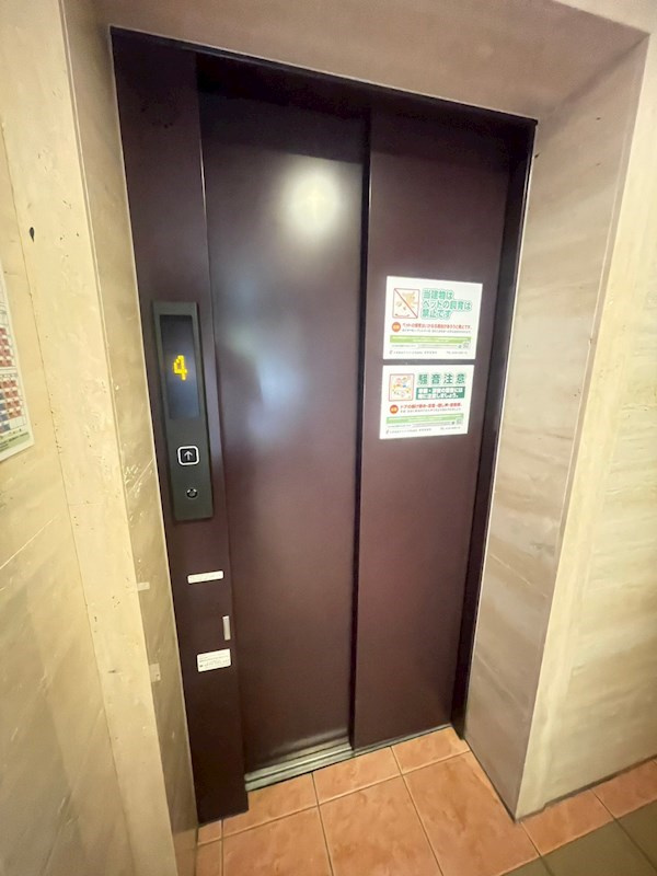 モンマール三宮の外観
