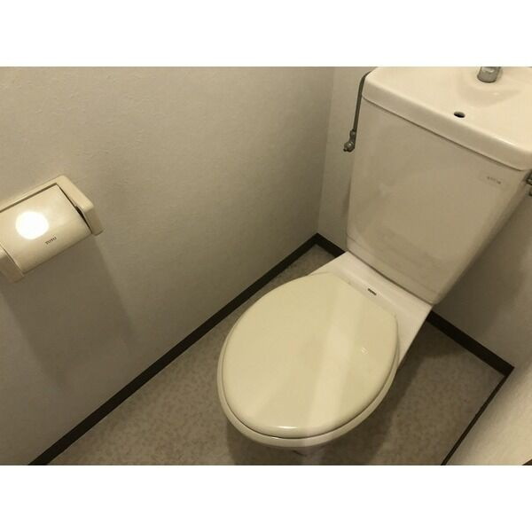 大阪市東成区東中本２丁目の事務所のトイレ