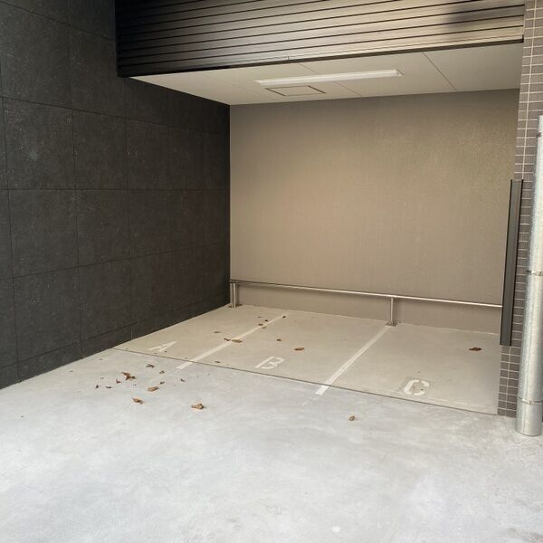 プレサンスロジェ大須白川公園の駐車場|バイク置場