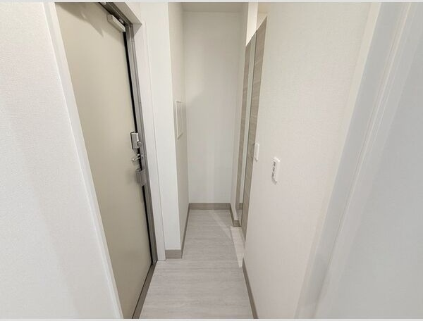 セレスティア苗代の玄関