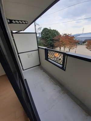 【バルコニー】 | アビタシオン | 落ち着いた時間を過ごせるバルコニーです