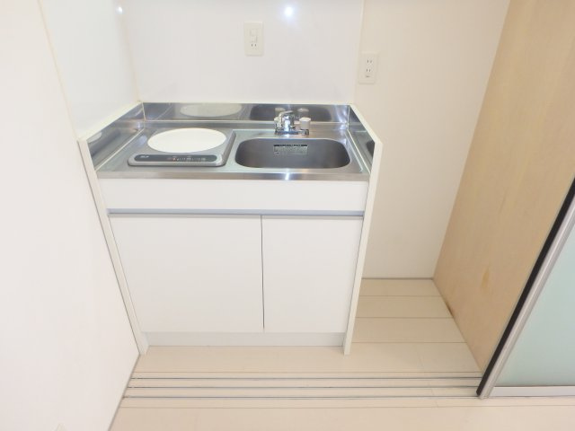 アルテ元住吉【arte元住吉】のキッチン|IH一口キッチン。使用しないときは目隠し可能です♪
