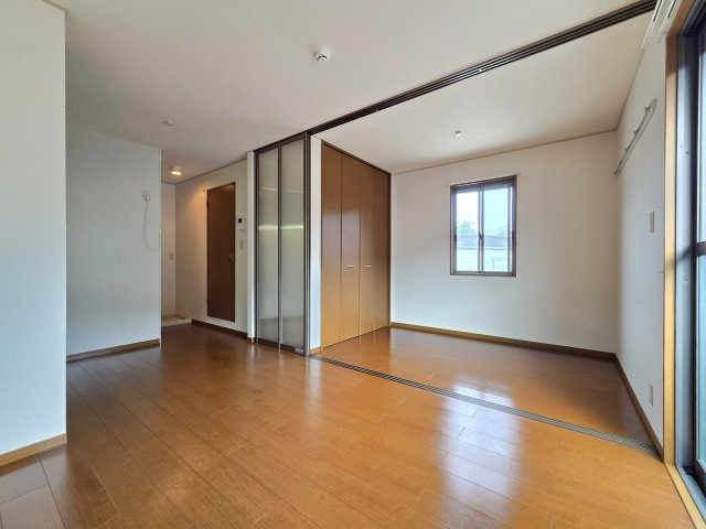 稲城市矢野口のアパートの洋室