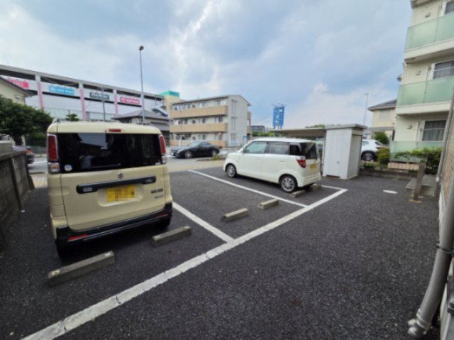 稲城市矢野口のアパートの駐車場