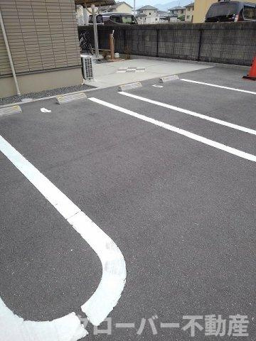 ネオリリーＡの駐車場