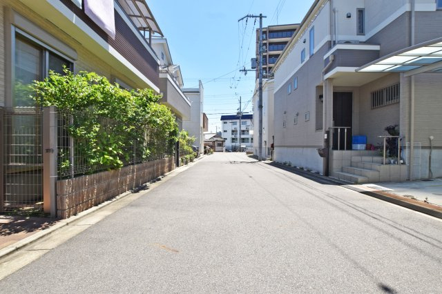 大阪市淀川区西三国４丁目中古一戸建て│5SLDK＋駐車2台可の前面道路含む現地写真|近隣に小・中学校があり、毎日の通学も安心です。