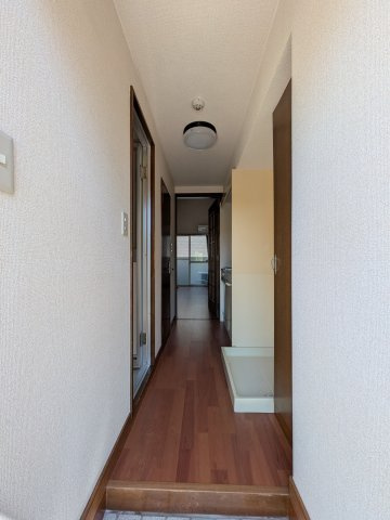 西山ハイツ の玄関