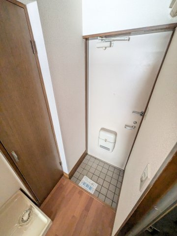 西山ハイツ の玄関