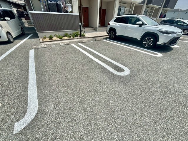 グランディールⅡ－Ｂの駐車場