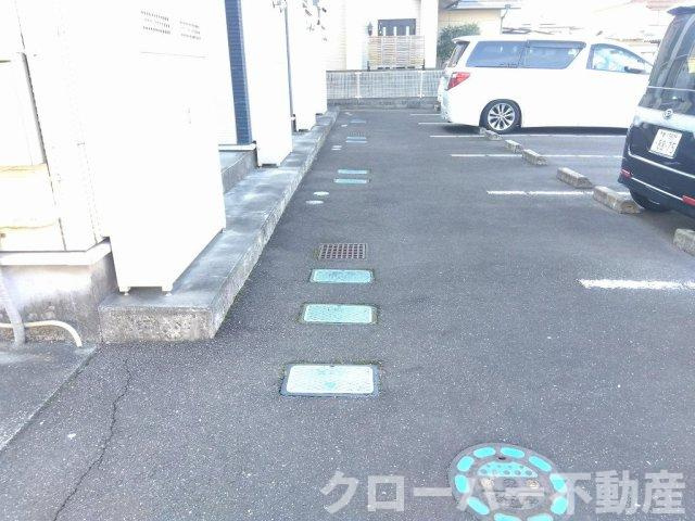 レオネクスト瀬戸の駐車場