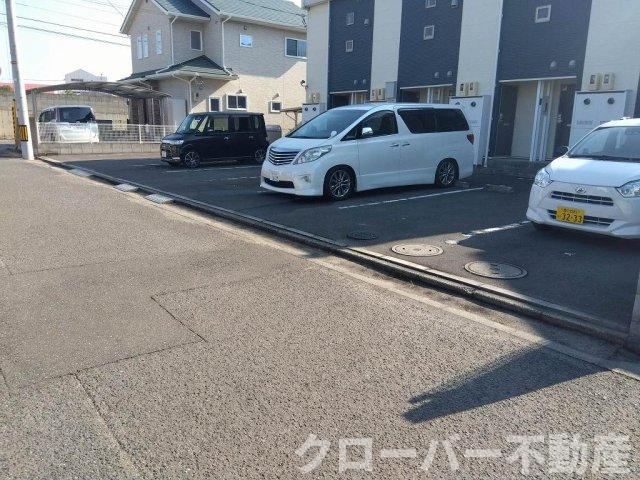 レオネクスト瀬戸の駐車場