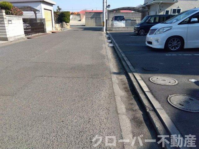レオネクスト瀬戸の駐車場