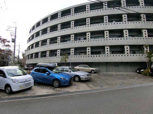 STADIONの駐車場