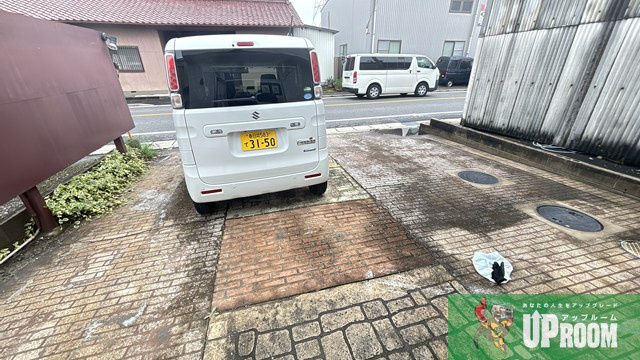 岩倉市店舗事務所の駐車場