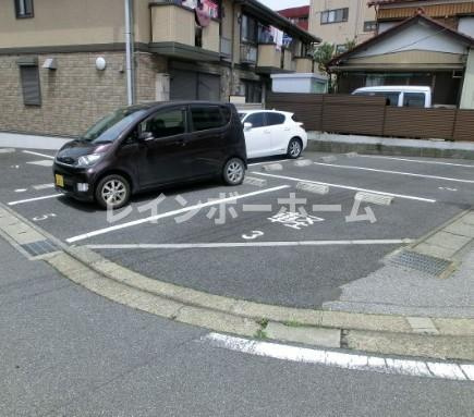 エスペランサ　仲介手数料（賃料の1.10ヵ月）の50％OFF対象物件！の駐車場|駐車スペースもあります