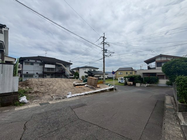 武岡4丁目　売地の前面道路含む現地写真