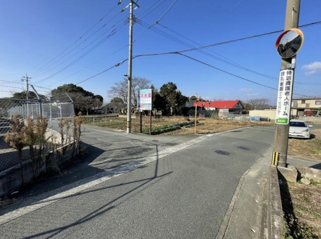 久留米市高良内町　売り土地の前面道路含む現地写真
